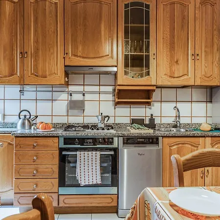 Apartment Comfy Near The Tower X4