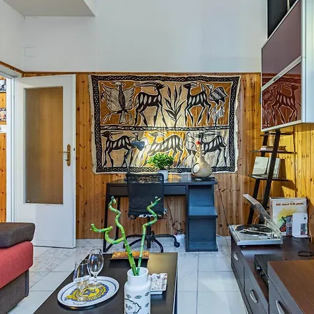 Guesthost - Comfy Near The Tower X4 شقة *