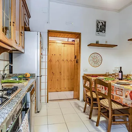 Apartment Comfy Near The Tower X4